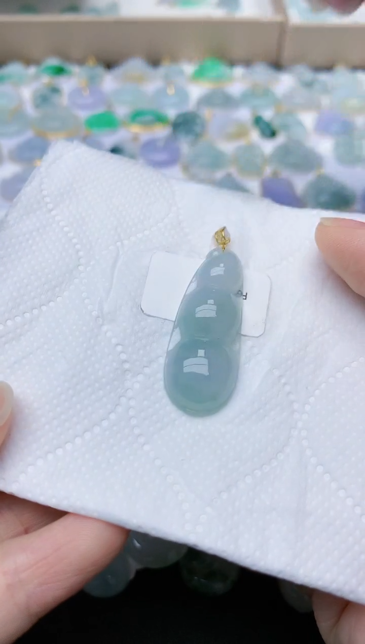 翡翠18K金镶嵌颈饰天然翡翠A货