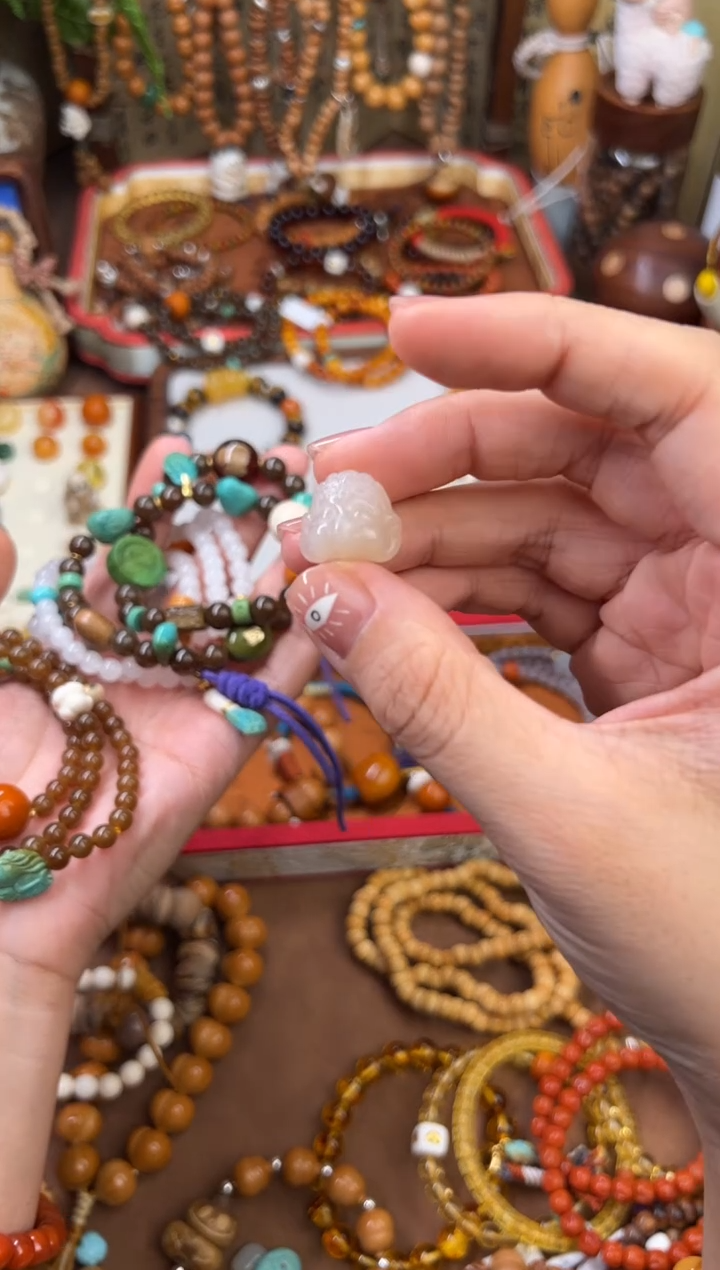 白雕刻象神单颗裸石