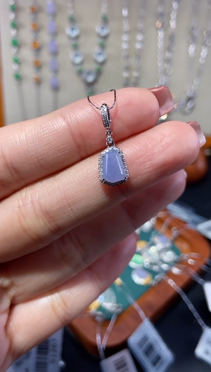 【闪购商品】翡翠颈饰18K金镶嵌吊坠