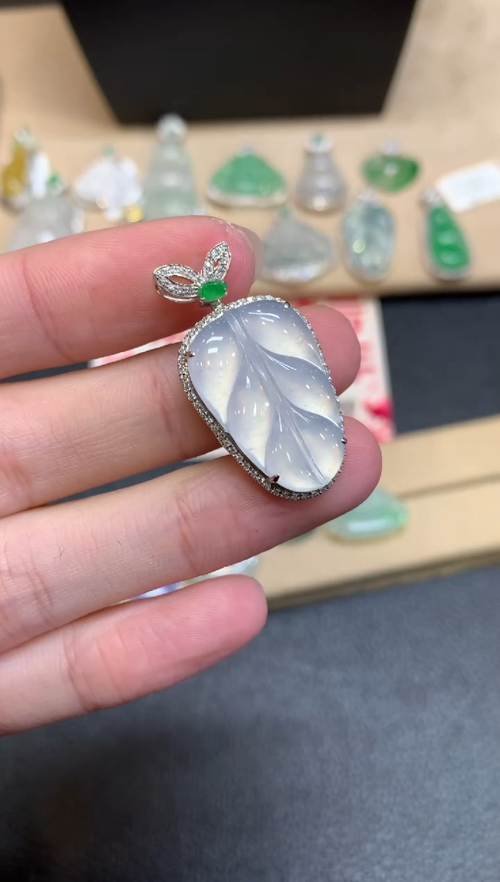 【闪购商品】翡翠颈饰18K金镶嵌叶子【无服务费】