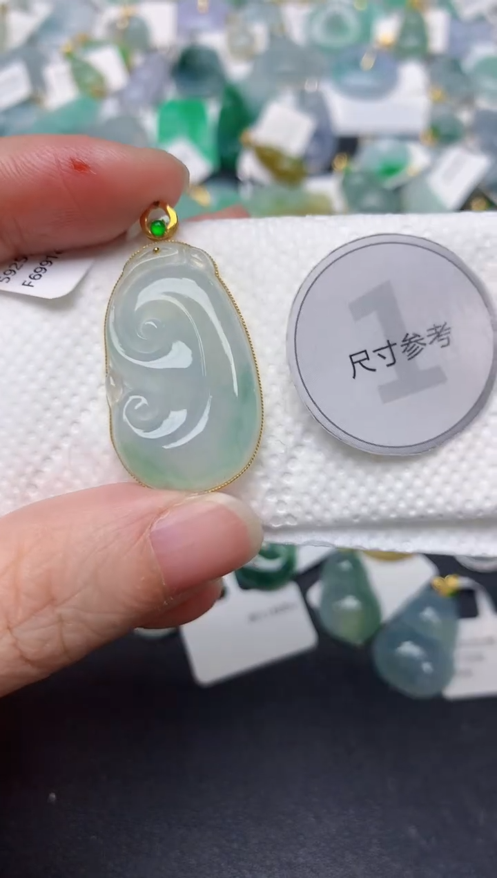 颈饰18K金镶嵌翡翠天然缅甸A货翡翠