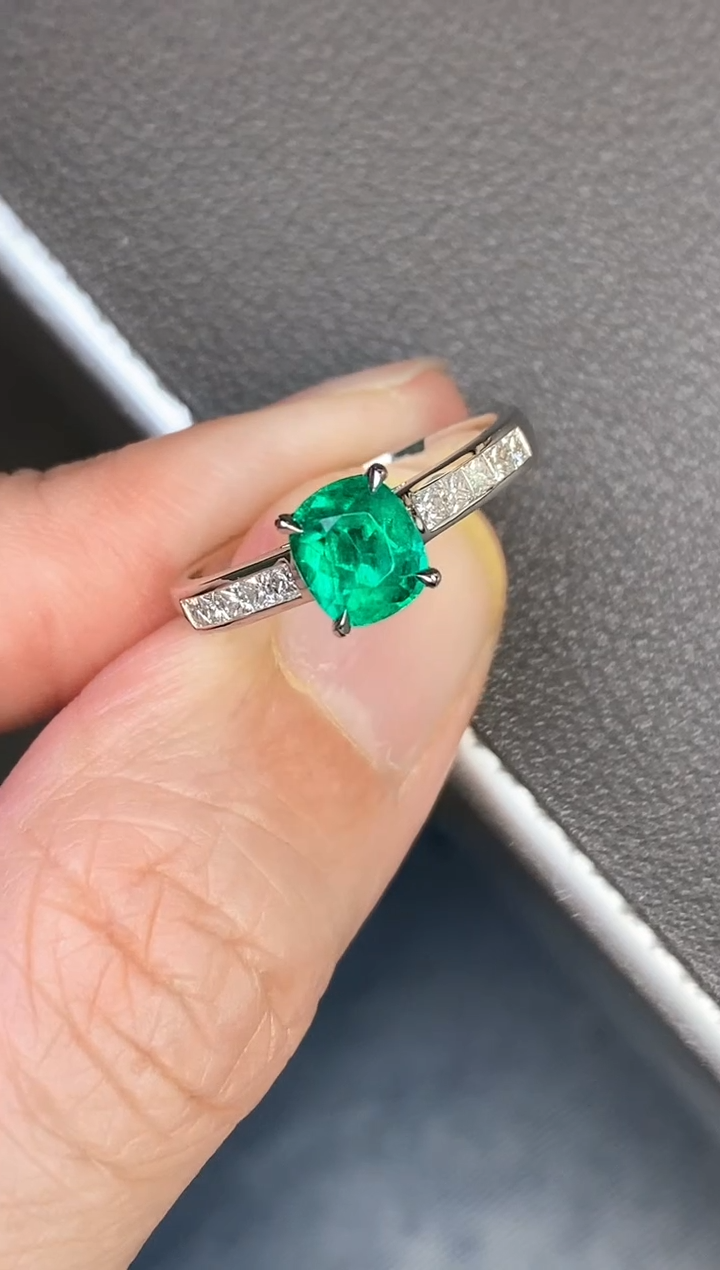 【闪购商品】祖母绿戒指18K金镶嵌1.01ct/新年开工价-GRS木佐