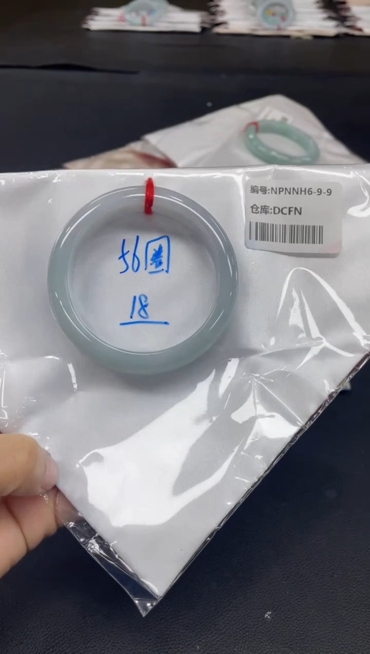 未镶嵌手镯翡翠翡翠手镯