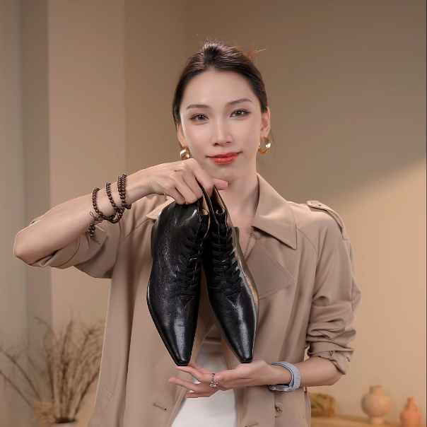 气质英伦风时尚羊皮尖头靴子秋冬马丁靴低跟真皮切尔西短靴女黑色