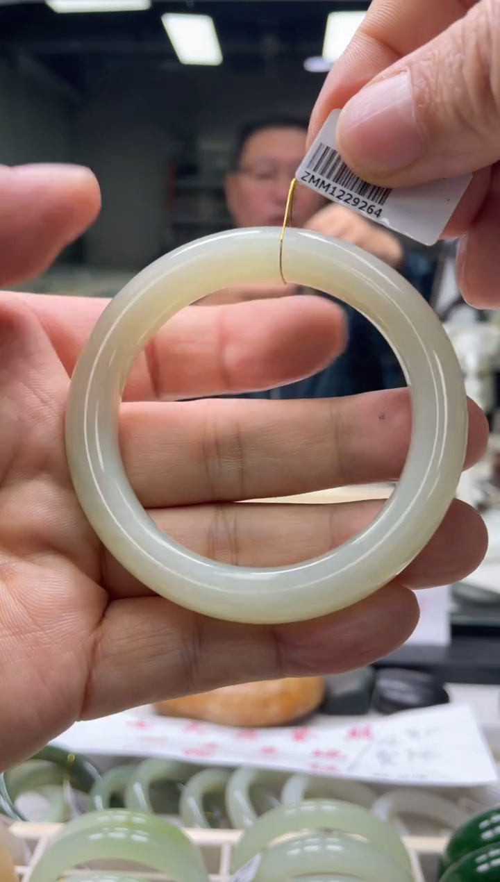 【闪购商品】和田玉手镯未镶嵌编码9264 圈口54-55