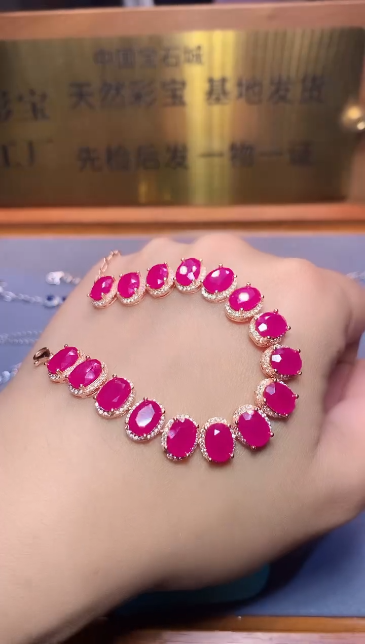 【闪购商品】红宝石手链银S925镶嵌........