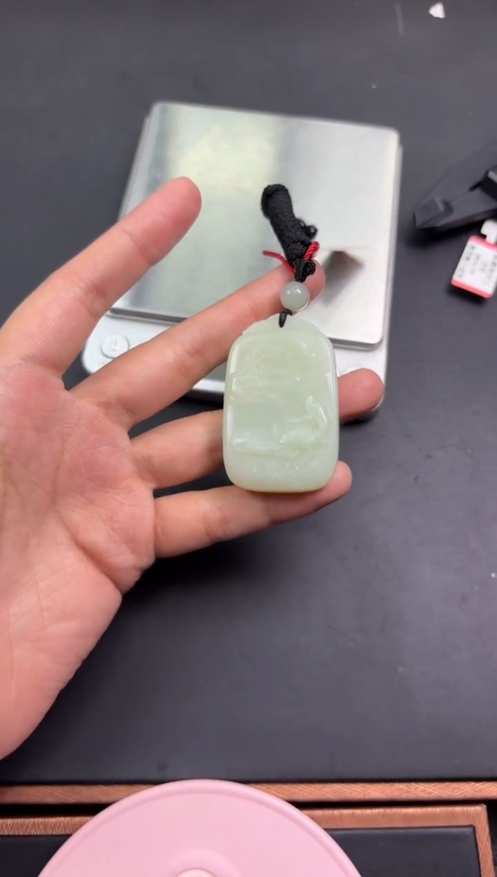 【闪购商品】和田玉吊坠(赠链)未镶嵌且末微色差迪克兰吊坠