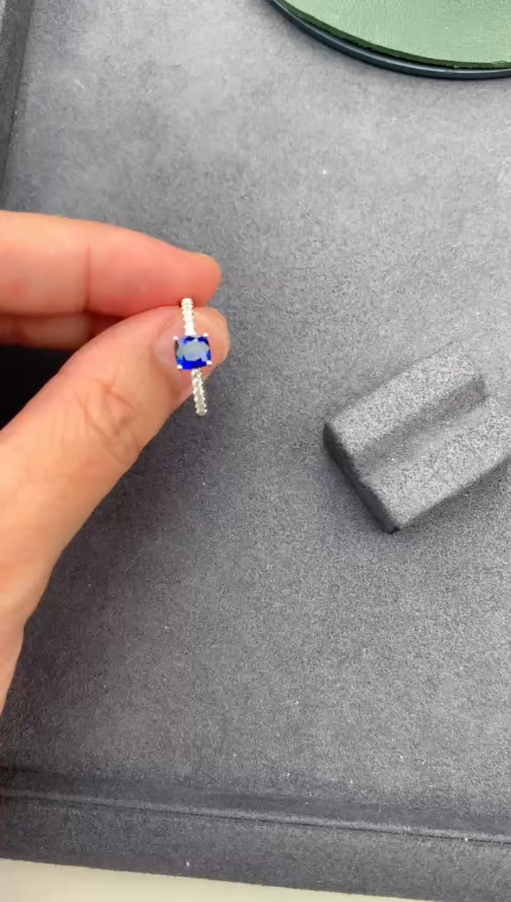 【闪购商品】蓝宝石戒指18K金镶嵌1ct皇家蓝