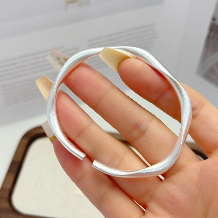 足银手镯 女款古法实心莫比乌斯素圈手环时尚百搭气质高级感手饰