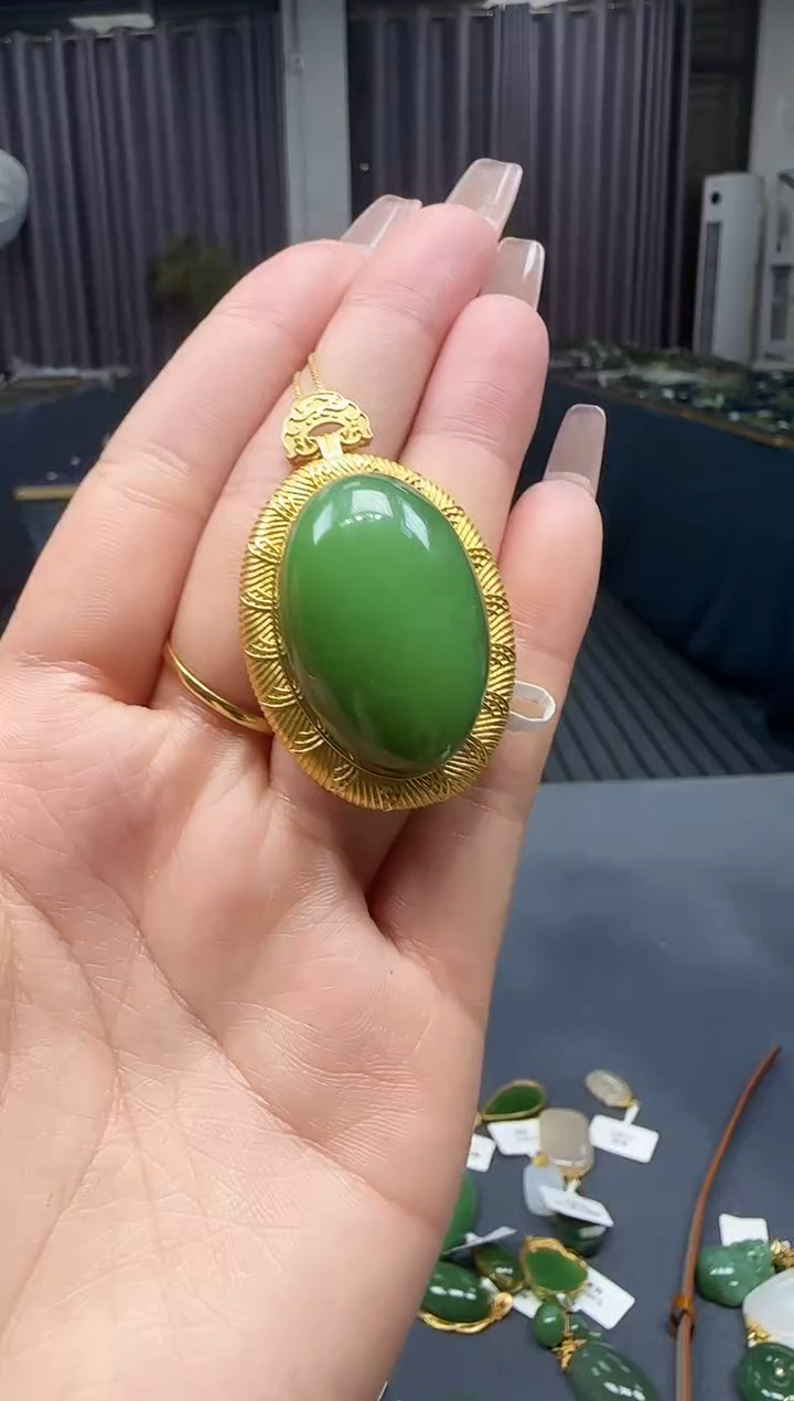 【闪购商品】和田玉挂件18K金镶嵌1
