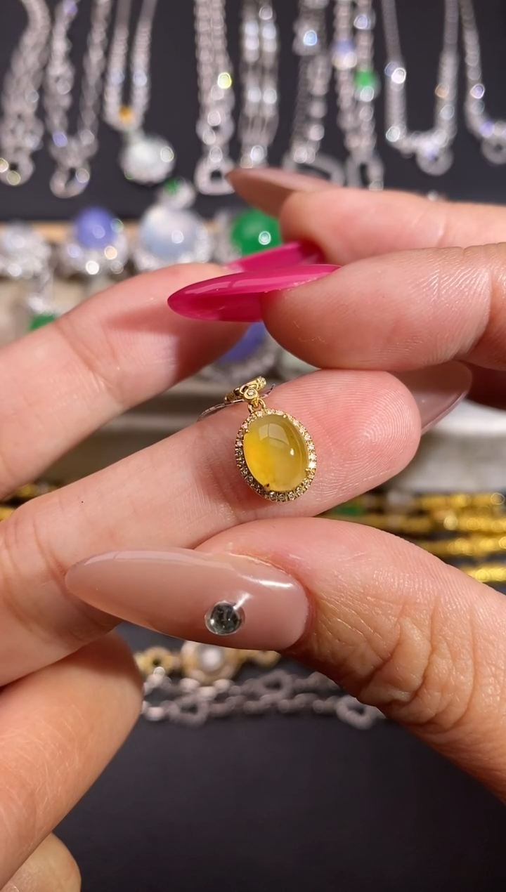 颈饰18K金镶嵌翡翠吊坠