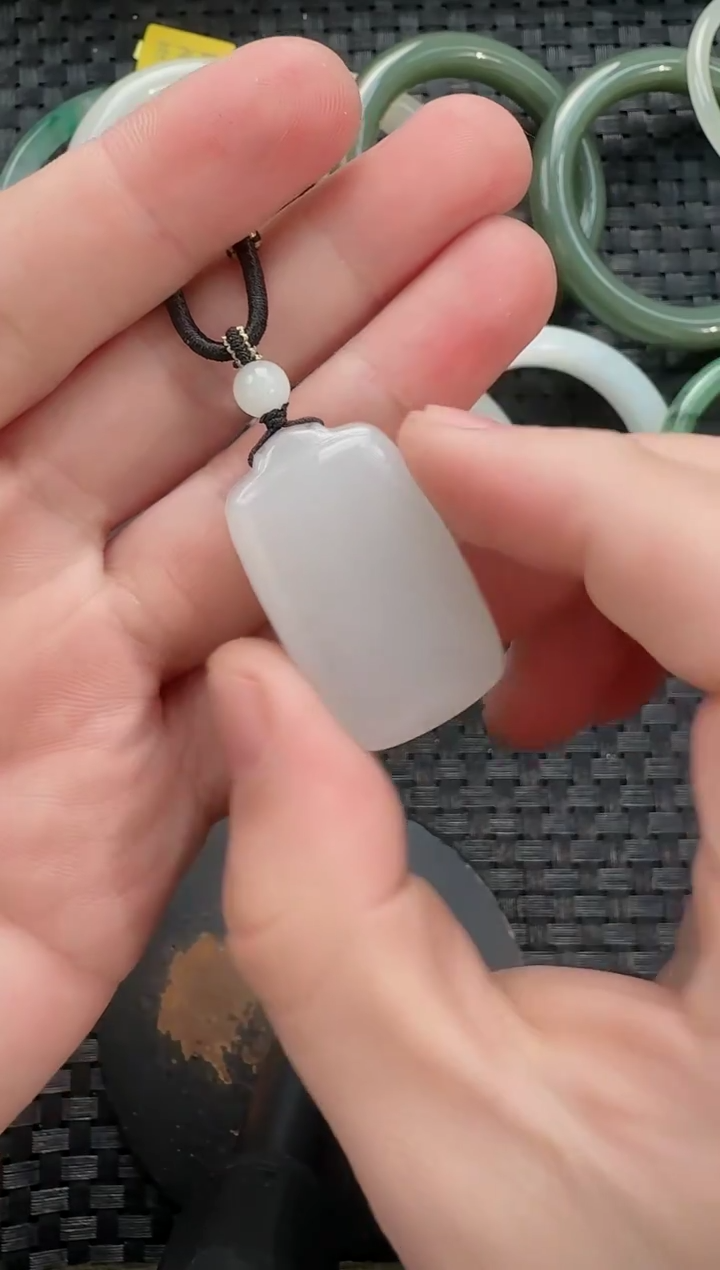 颈饰未镶嵌和田玉无事牌