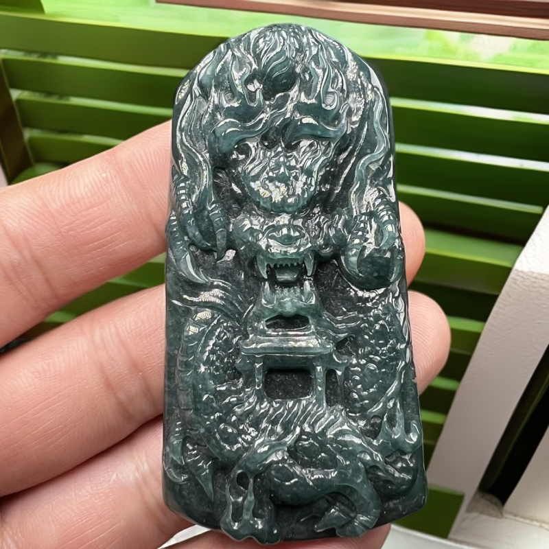纯天然A货翡翠《龙牌》挂件