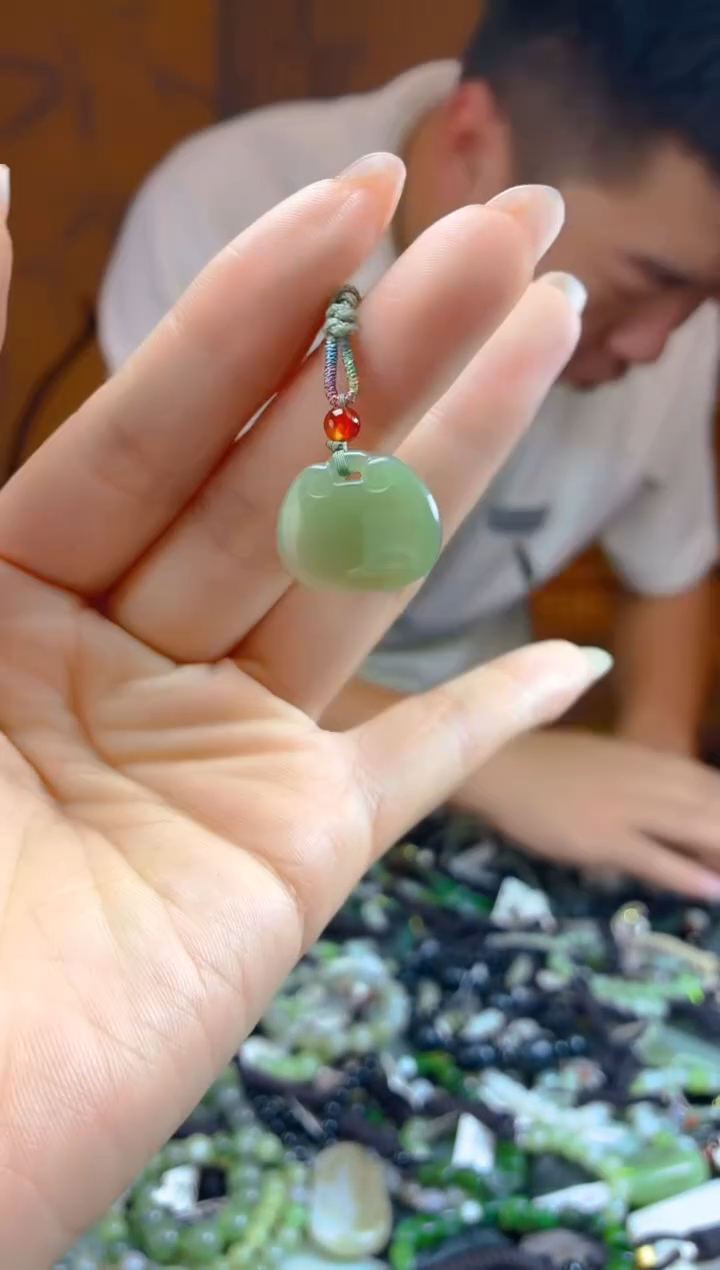 和田玉未镶嵌颈饰多样性发货，拍一发一