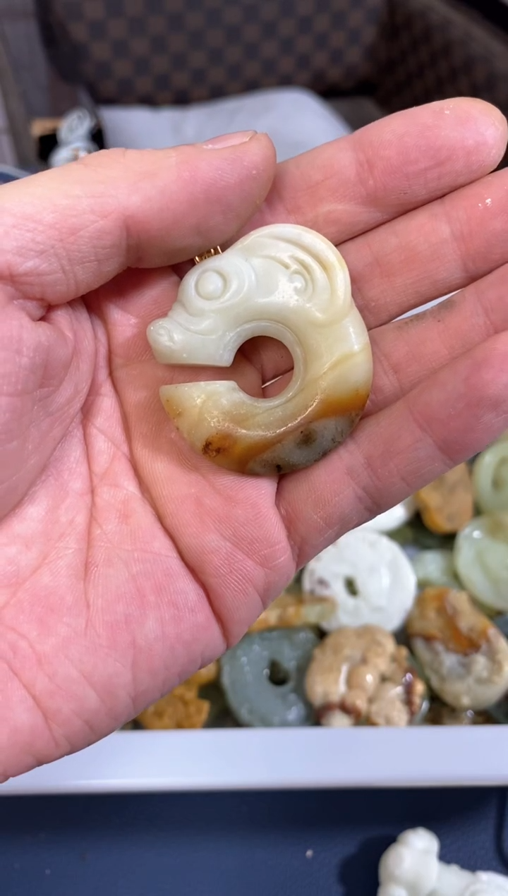 【闪购商品】蛇纹石玉颈饰未镶嵌岫玉