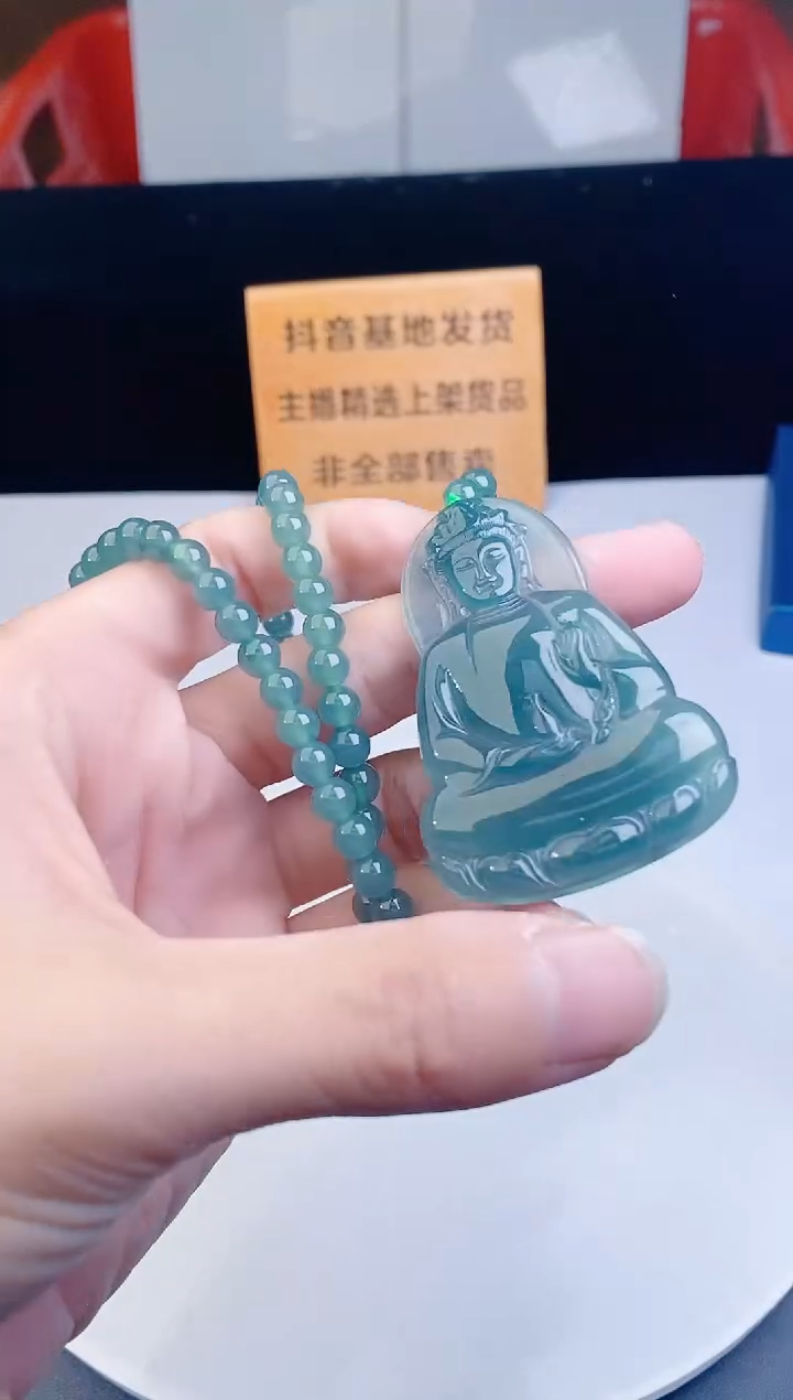 颈饰未镶嵌翡翠   