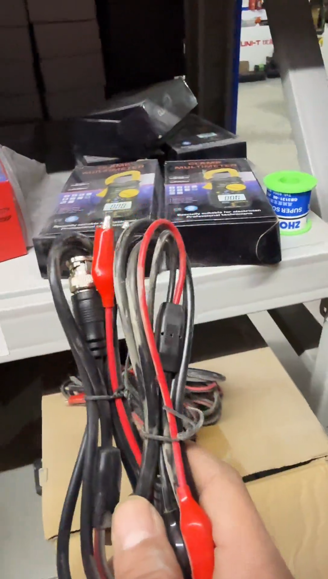 附件：Q9头+夹子连接线示波器信号源1米   2条