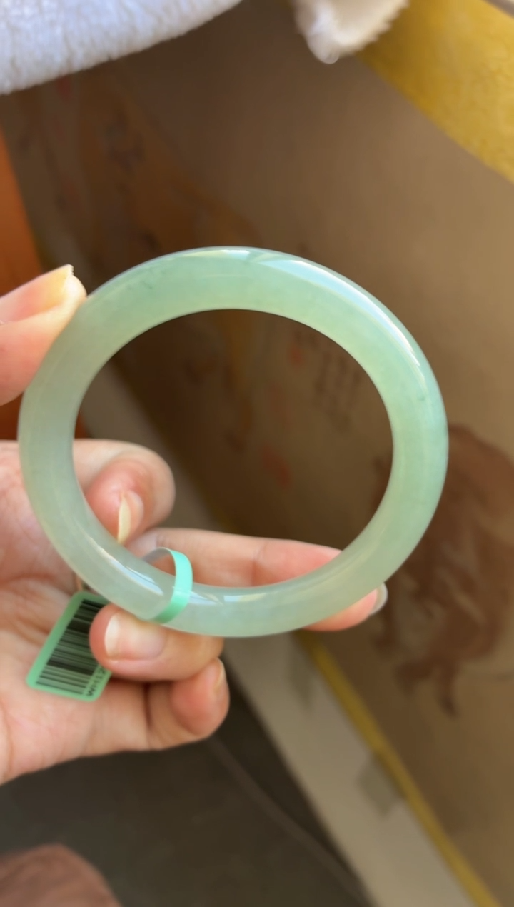 未镶嵌手镯翡翠（高货捡漏）冰透胶晴绿圆条18号