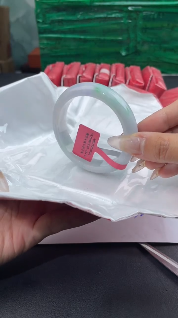 【闪购商品】翡翠手镯未镶嵌18翡翠手镯