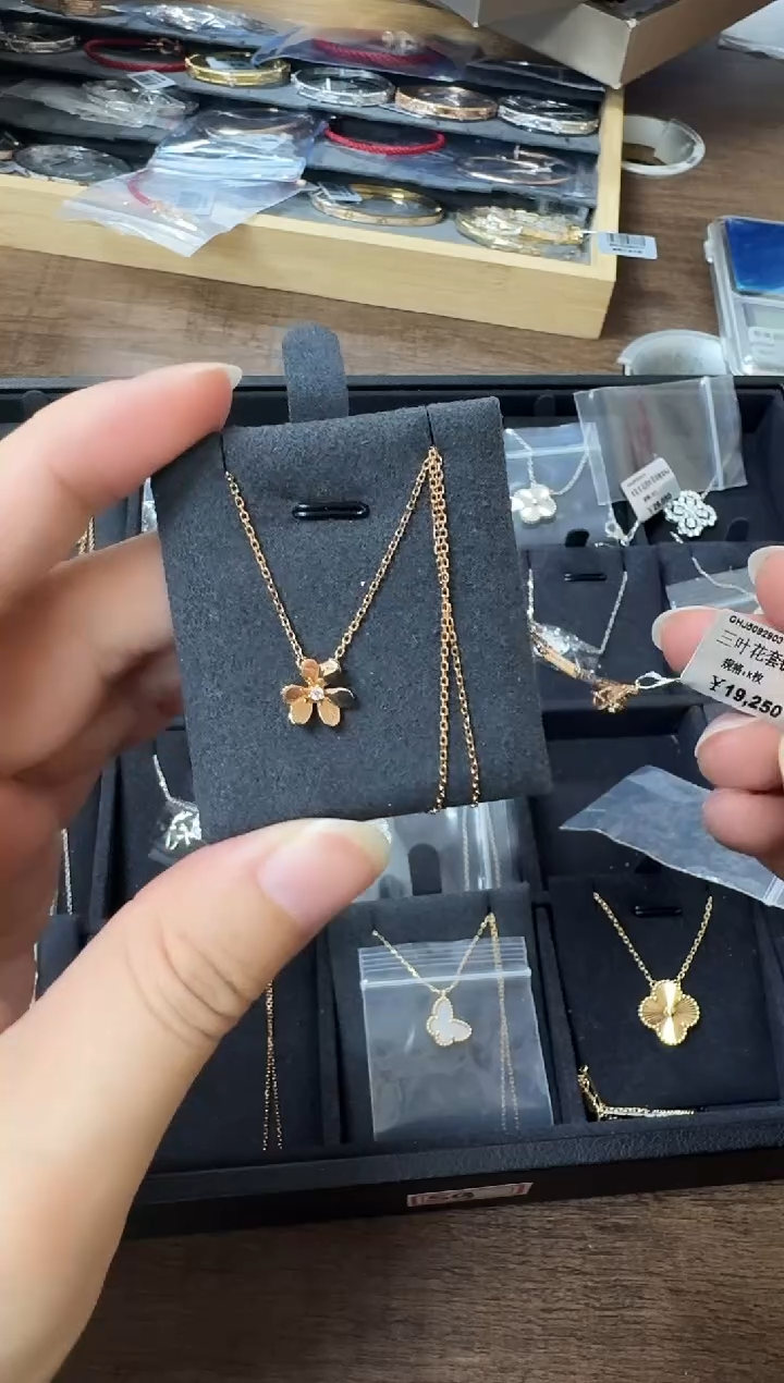 18K金镶嵌套链钻石k玫独钻三叶套链