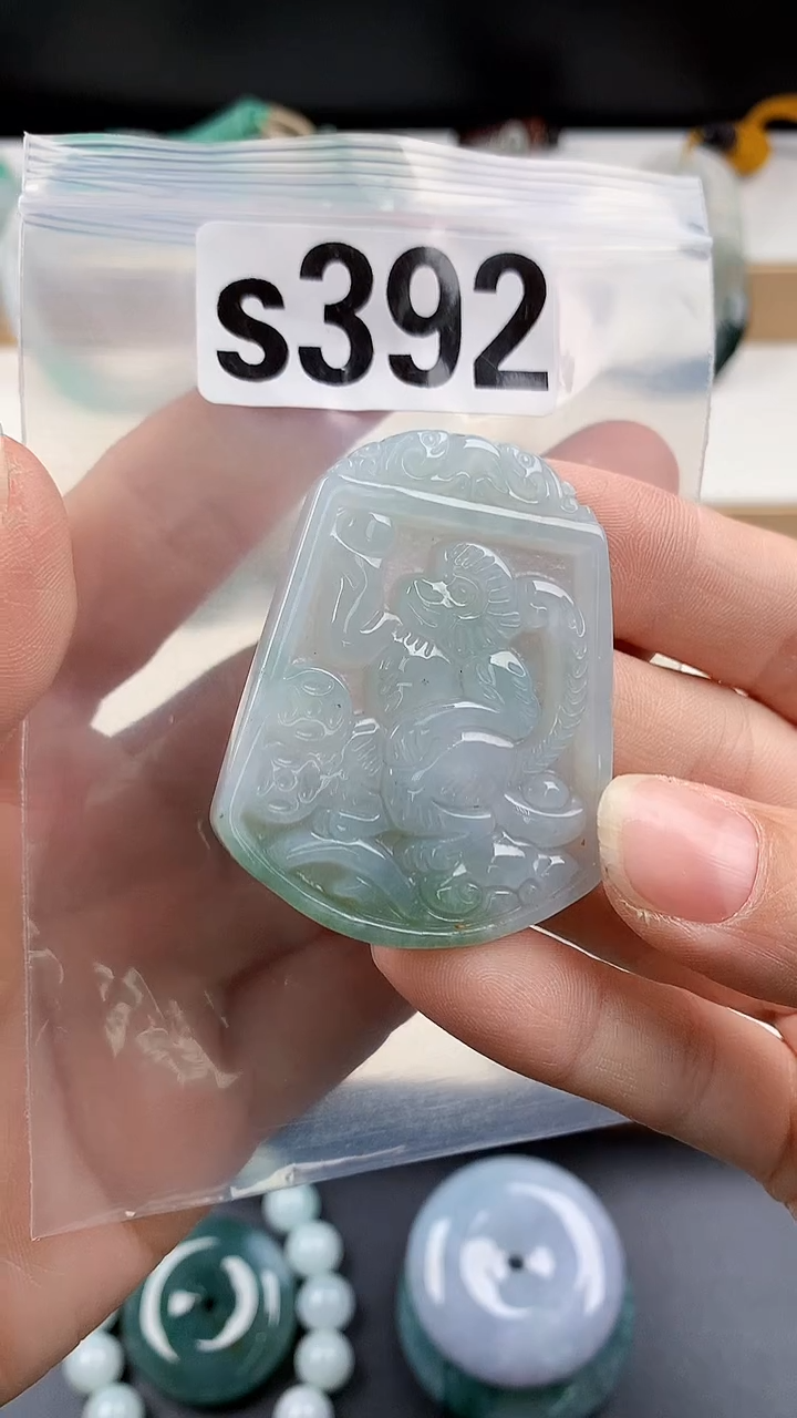 颈饰未镶嵌翡翠董**玉天然翡翠吊坠挂件