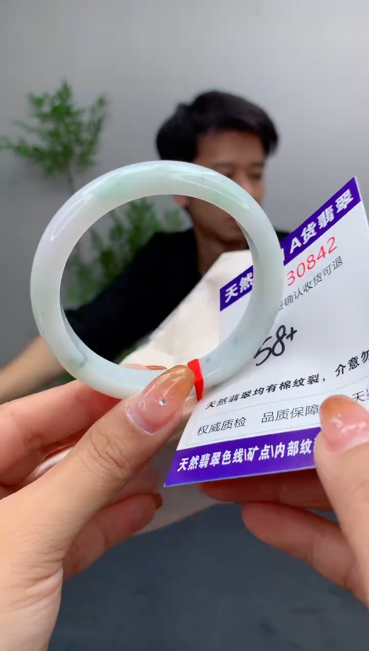 未镶嵌手镯翡翠有纹，完美者勿拍