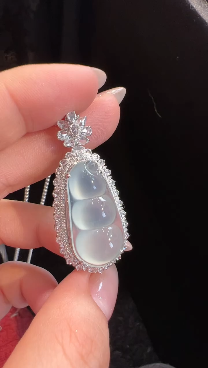 【闪购商品】翡翠颈饰18K金镶嵌吊坠