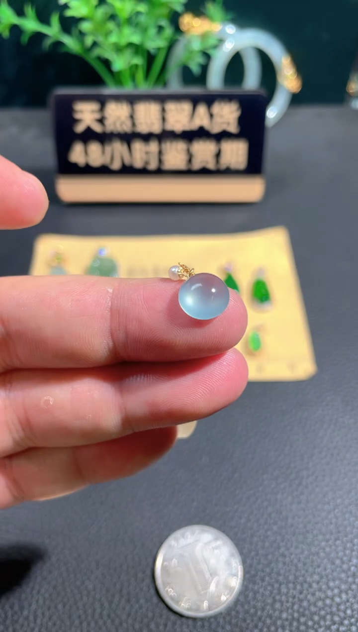 翡翠18K金镶嵌颈饰翡翠