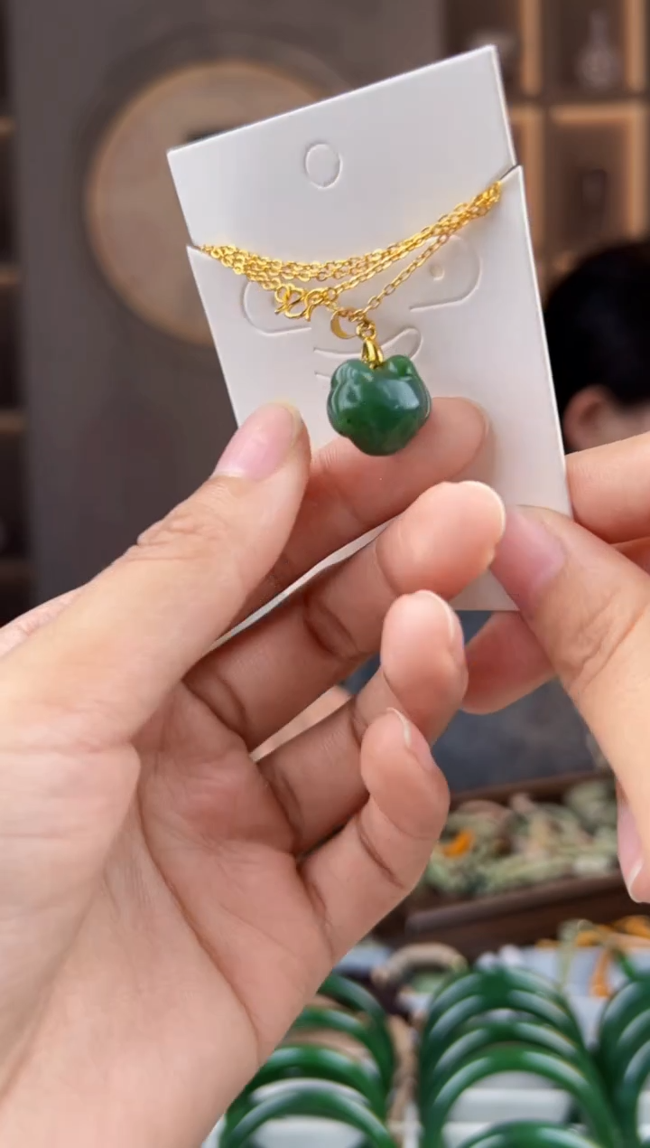 颈饰未镶嵌和田玉拍一发一，拍一发一