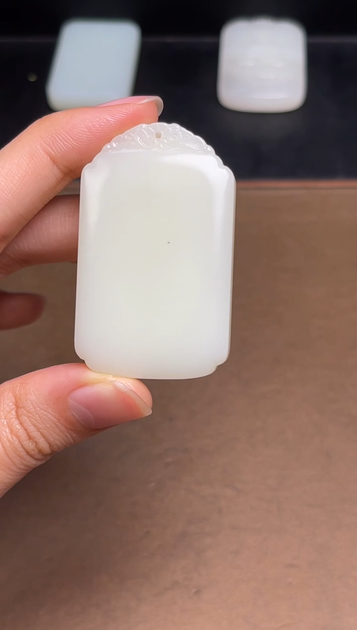 【闪购商品】和田玉未镶嵌颈饰51 带点