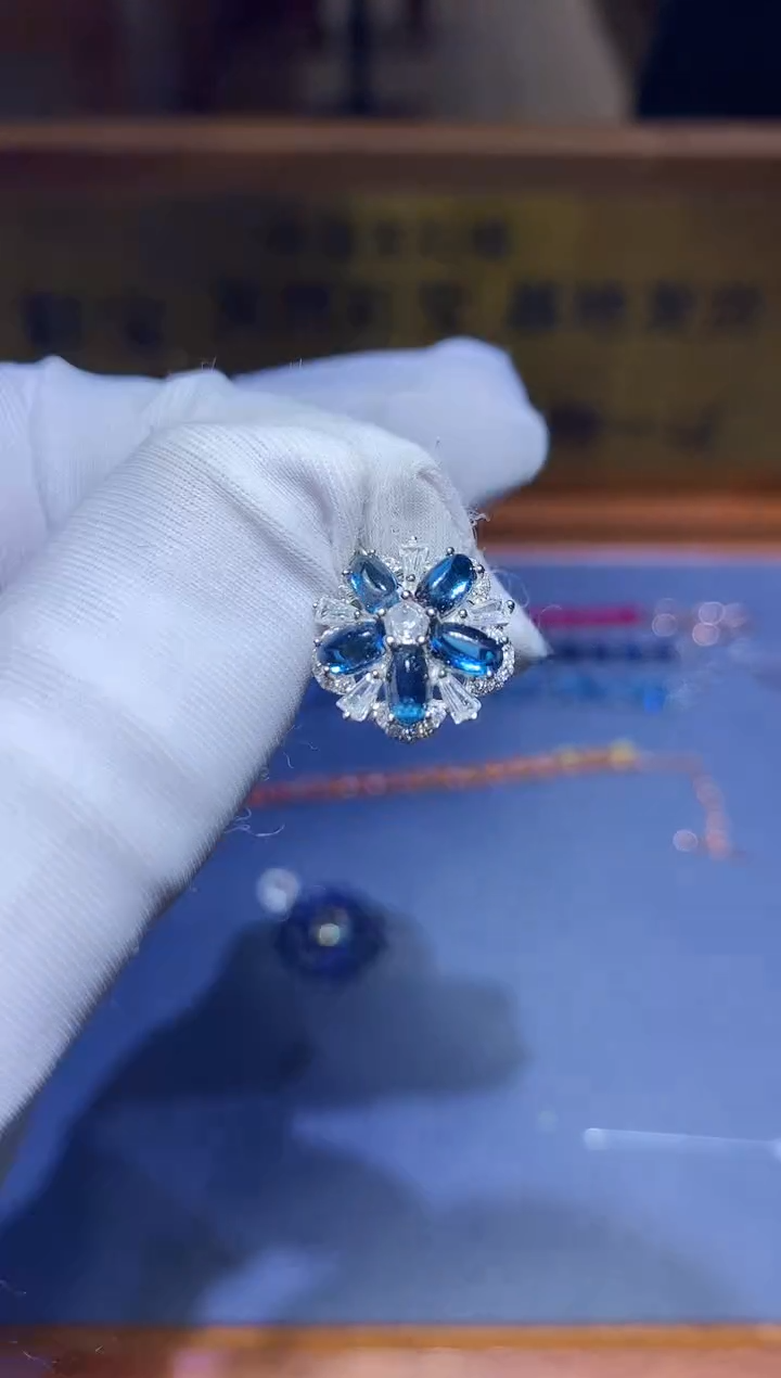 【闪购商品】托帕石颈饰银S925镶嵌........