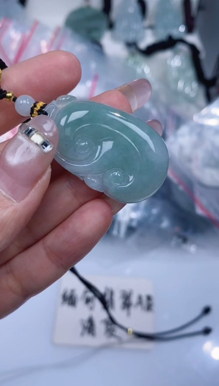 颈饰未镶嵌翡翠吊坠