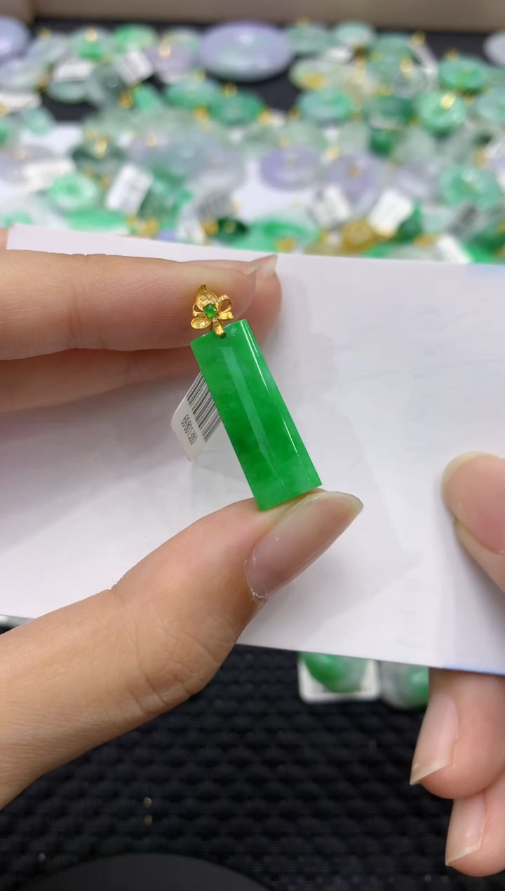 颈饰18K金镶嵌翡翠天然缅甸翡翠A货