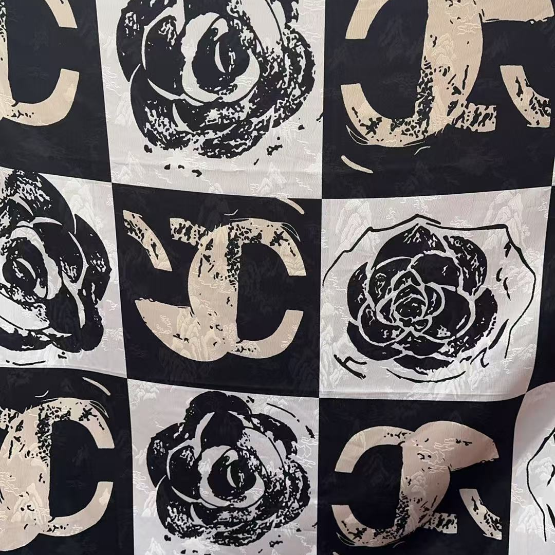 【字母撞山茶花】140*140时尚珍珠段围巾丝巾披肩黑白大方百搭