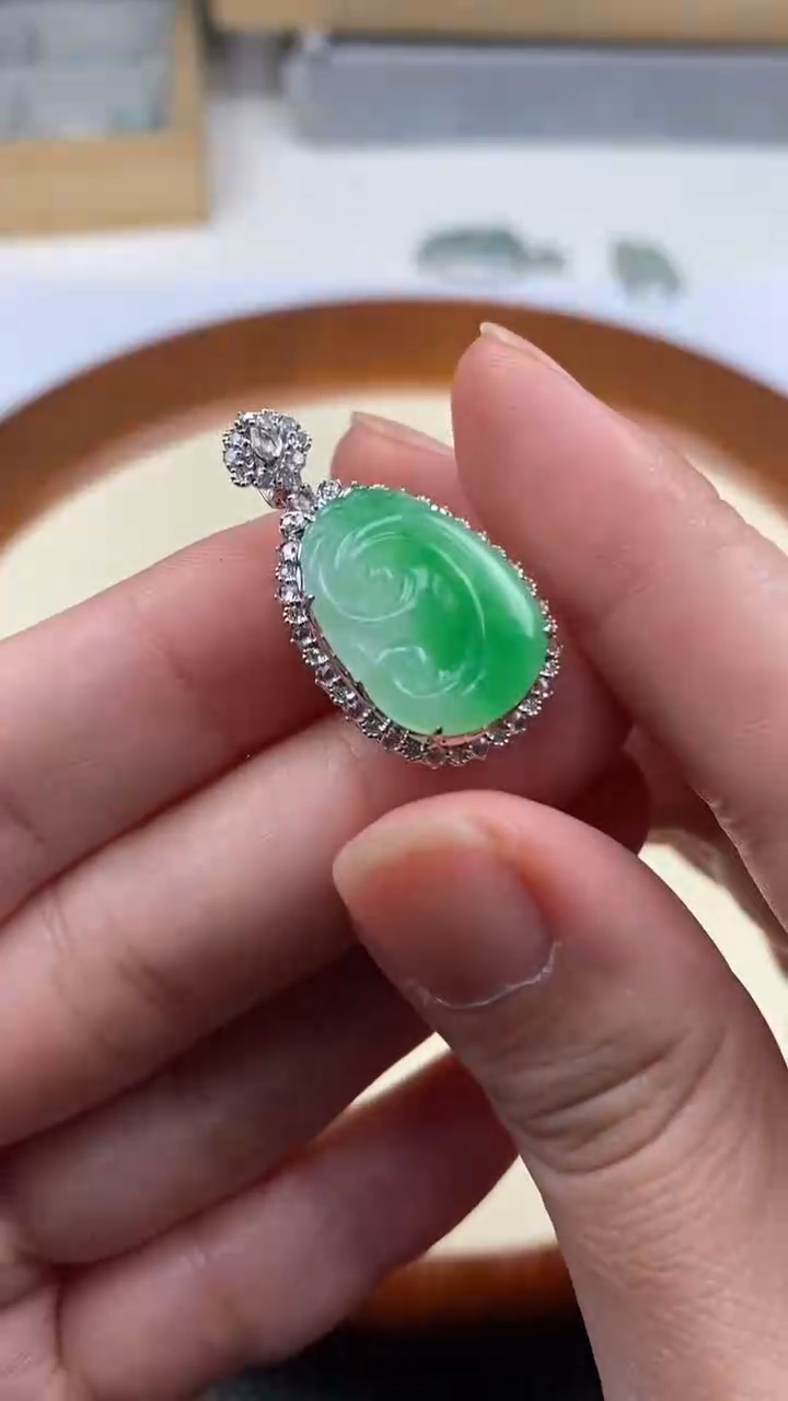 【闪购商品】翡翠挂件未镶嵌如意