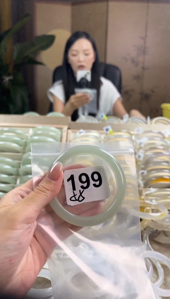 未镶嵌手镯石英质玉199