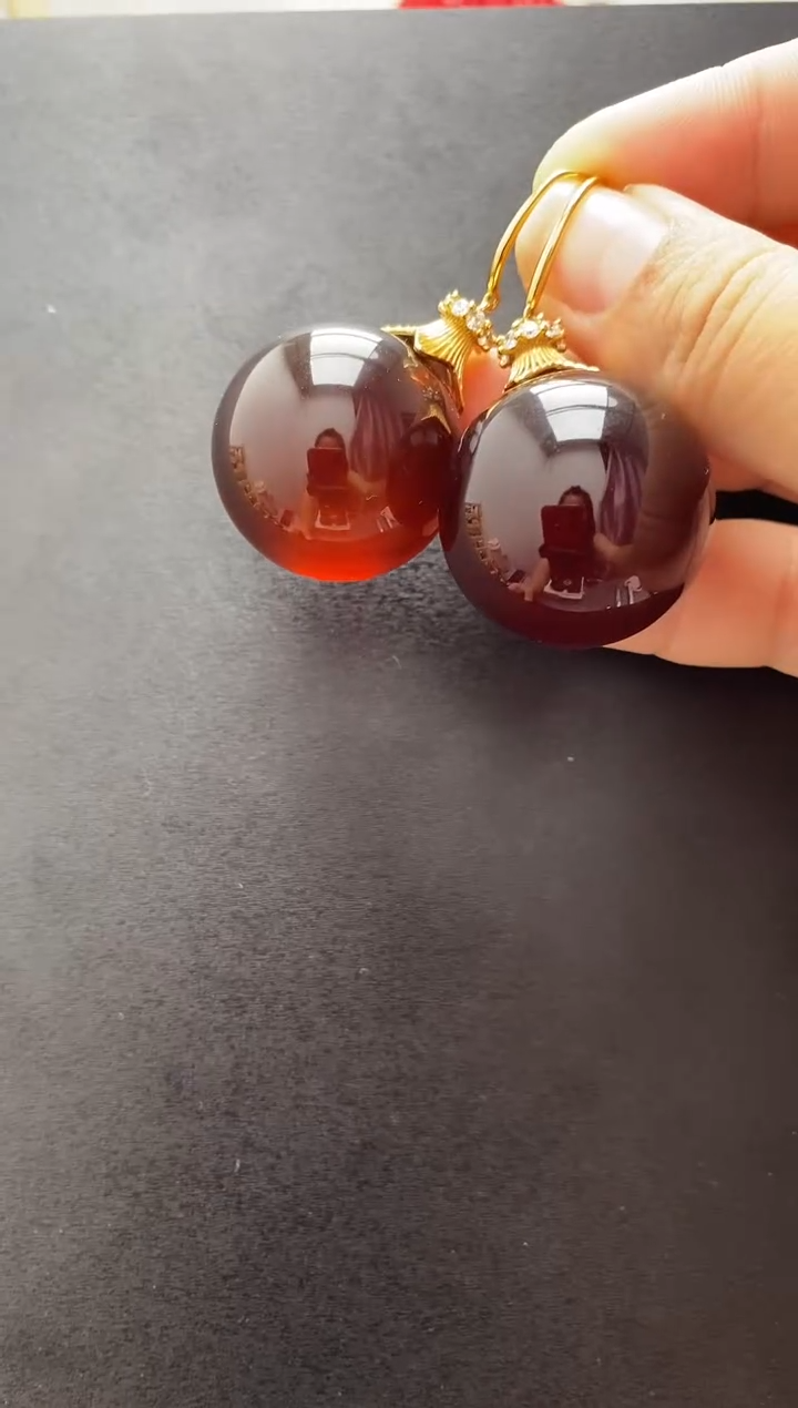 裸石琥珀未镶嵌耳坠