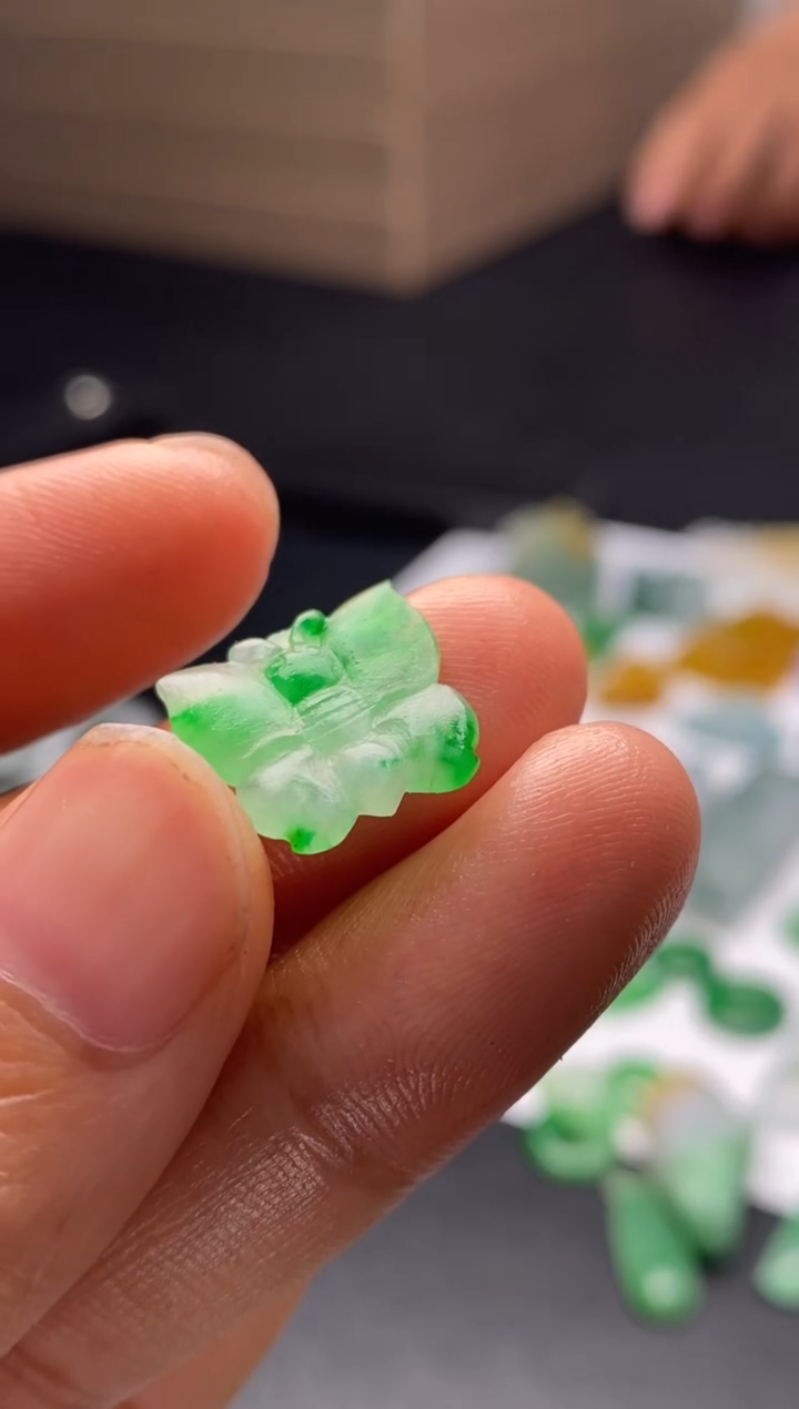 定制翡翠未镶嵌毛货翡翠~