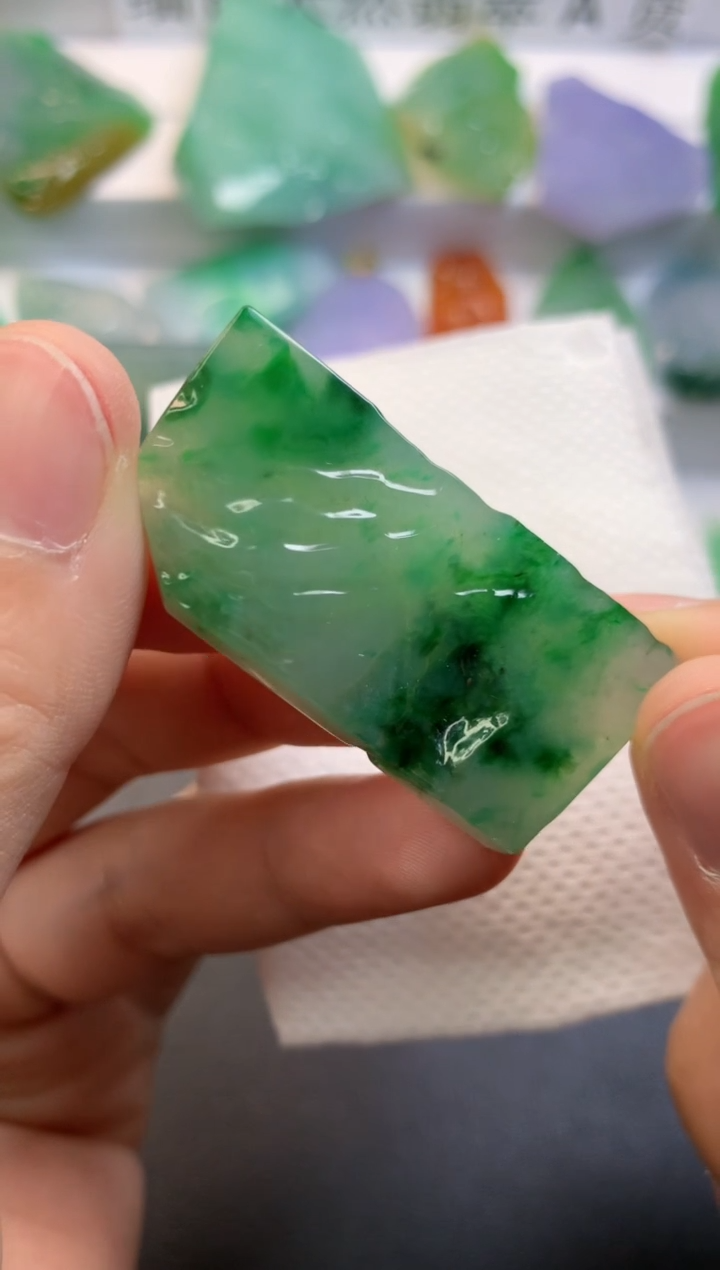 颈饰未镶嵌翡翠  