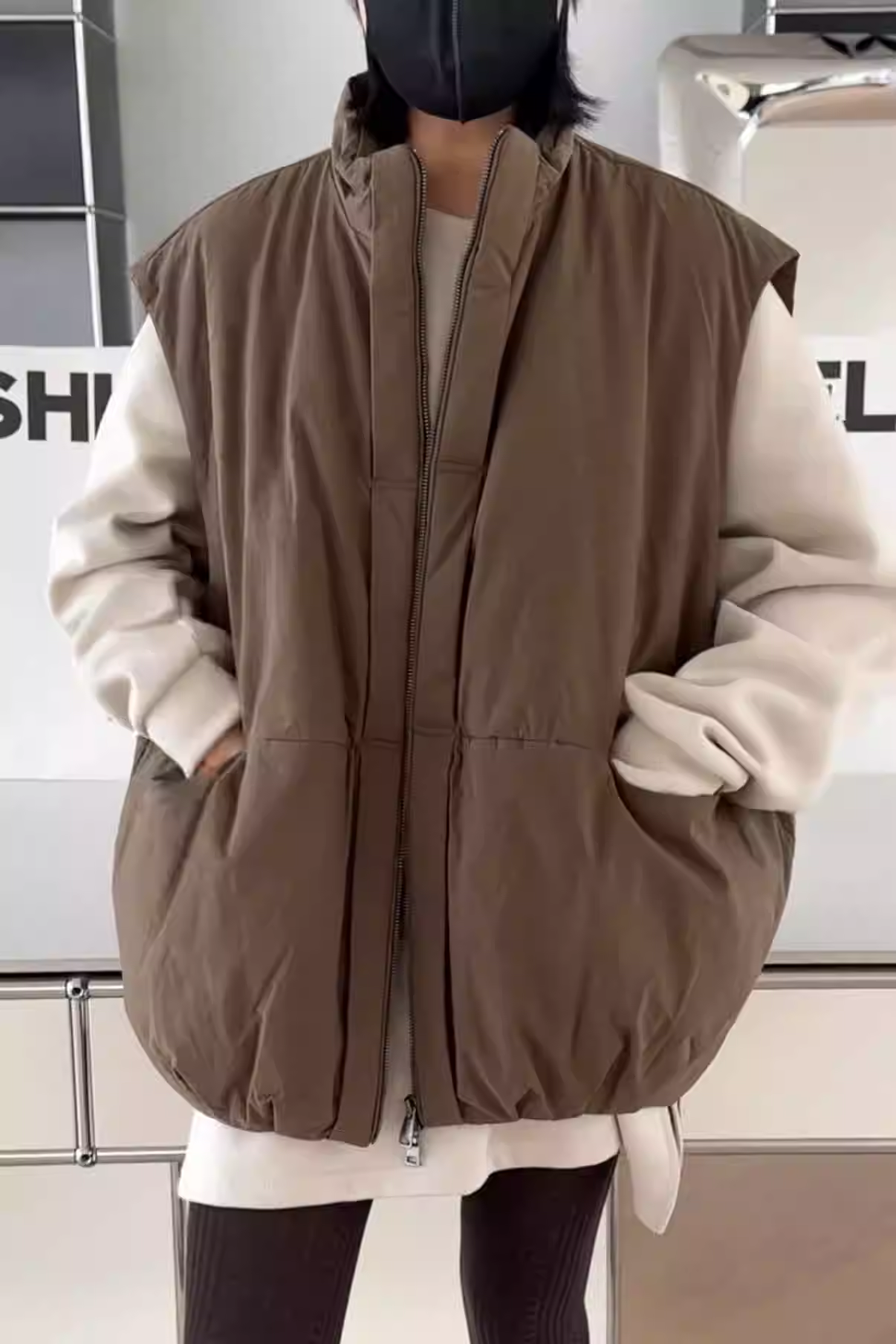 诗歌兰女装  25冬款22026时尚立领口袋休闲拉链棉马夹外套女短款