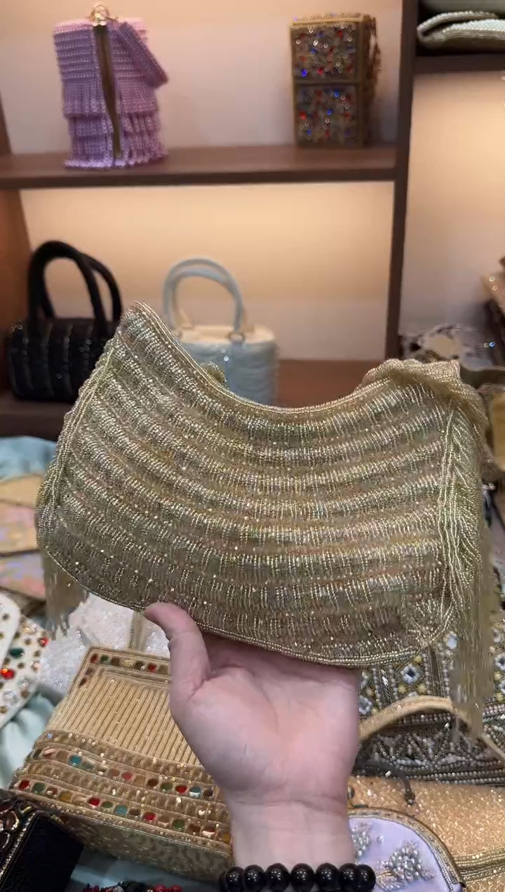 织物百格汇手工串珠包