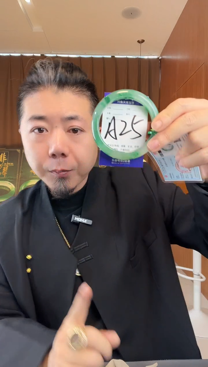 【闪购商品】石英质玉手镯未镶嵌非洲翠