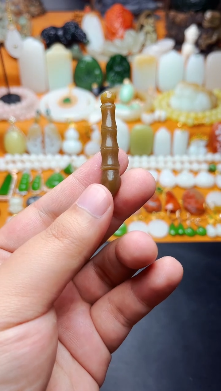 【闪购商品】和田玉颈饰未镶嵌毛笔01