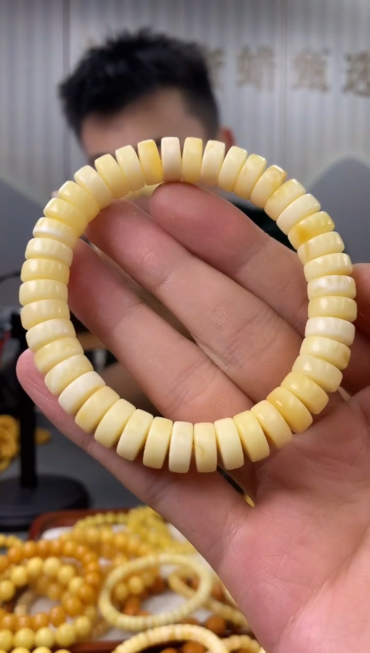 【闪购商品】琥珀裸石未镶嵌手串