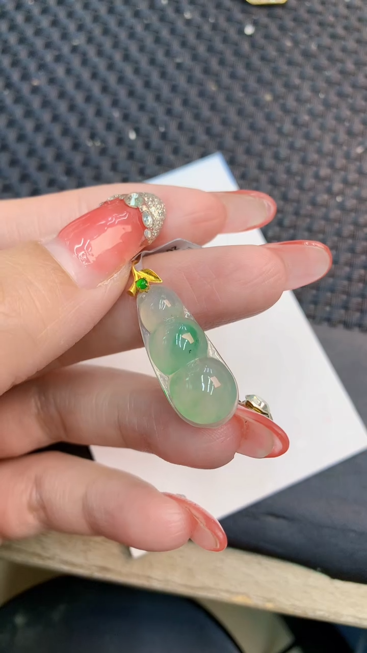 颈饰18K金镶嵌翡翠1