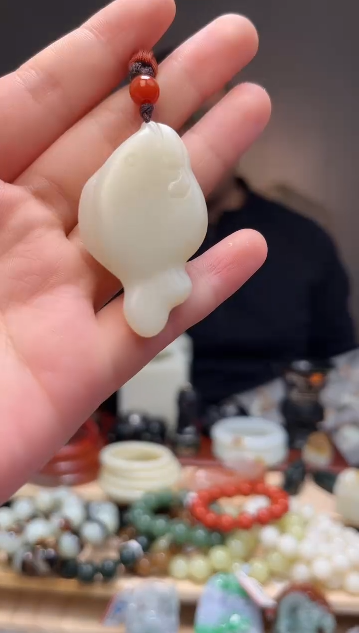 颈饰未镶嵌和田玉吊坠