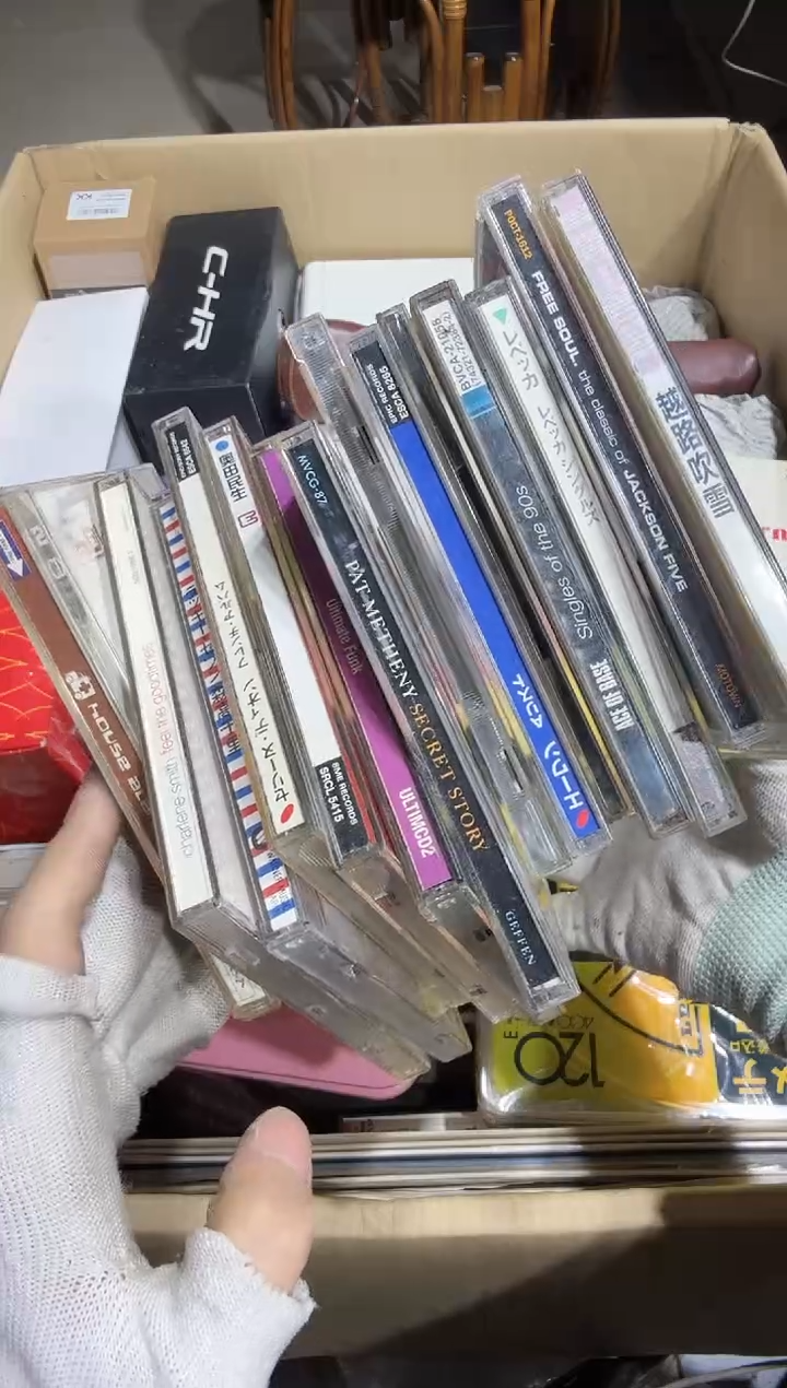瓷片o****宝  416中古商品，瑕疵品，不保好坏。