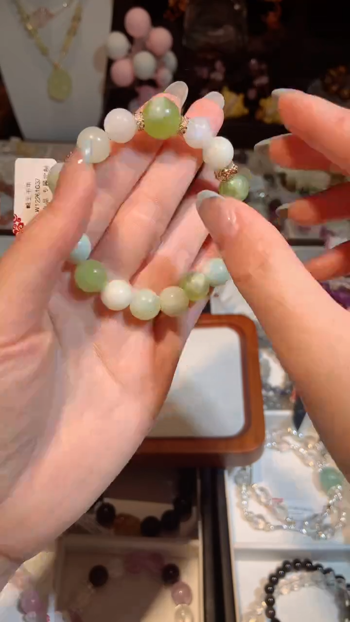 水晶手链未镶嵌岫玉