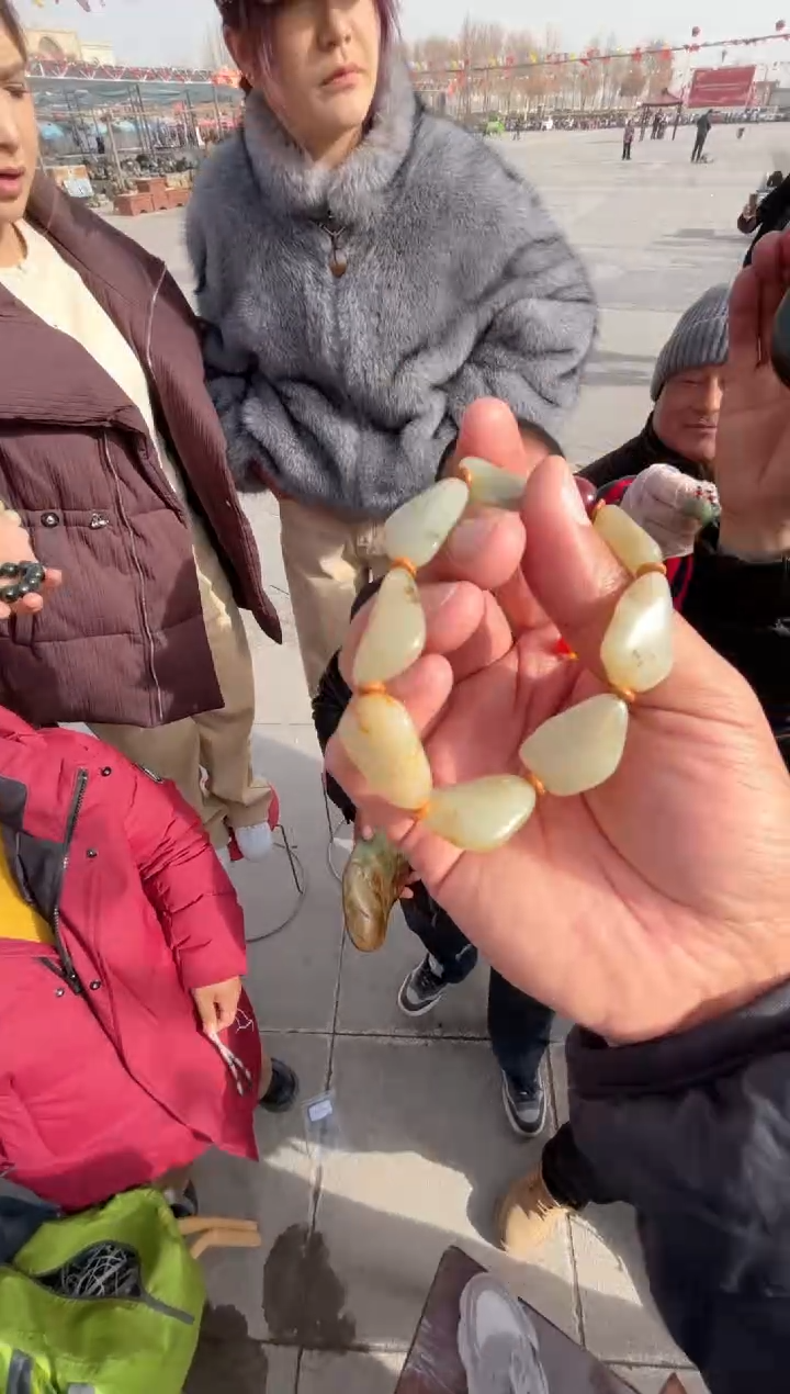 未镶嵌和田玉（糖玉）挂件和田玉