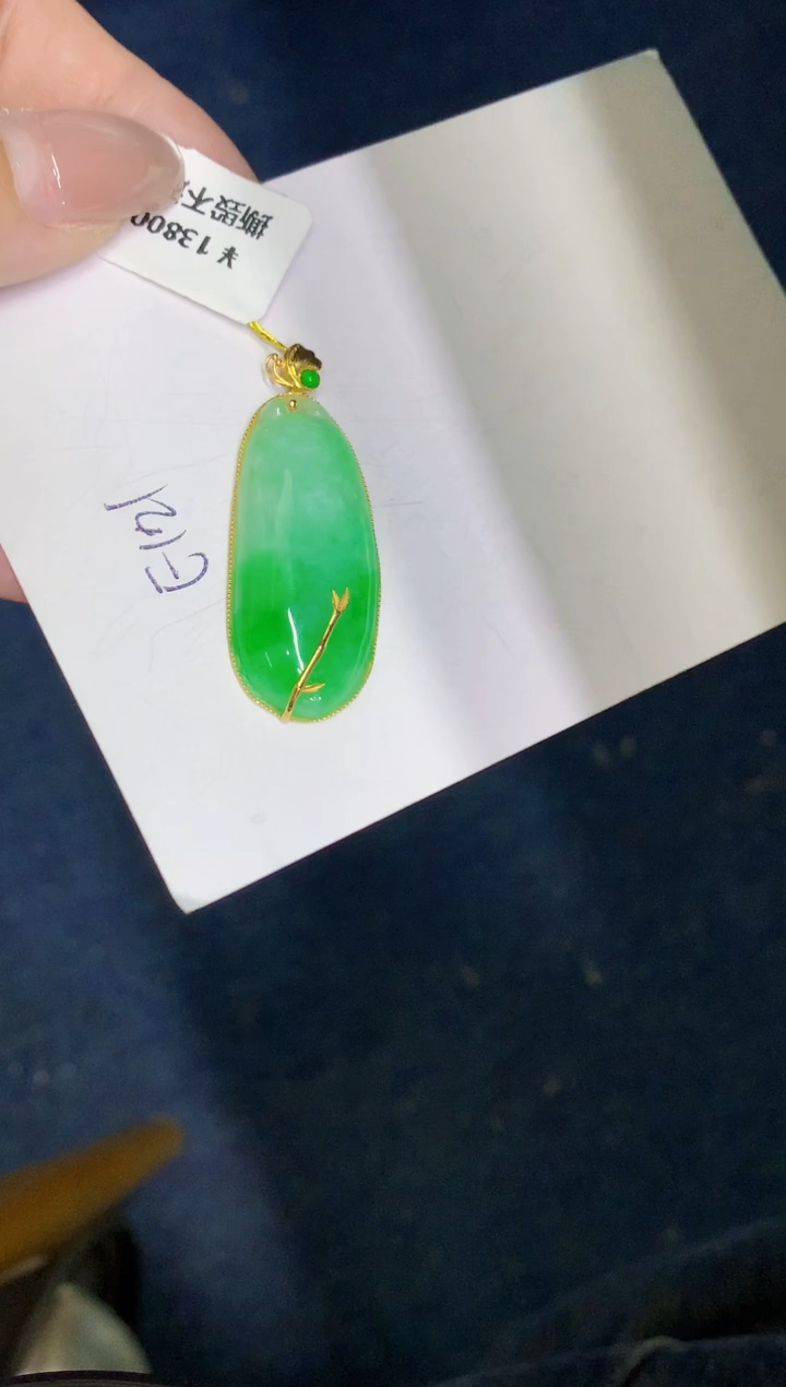 翡翠18K金镶嵌颈饰000000000000